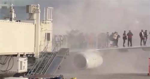Avião da American Airlines pega fogo após pouso de emergência em Denver