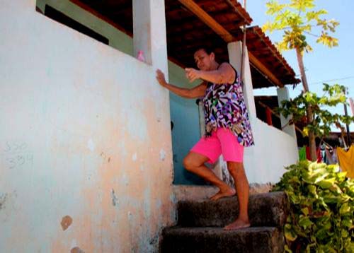 Menor baleado na porta de casa perde testículo e parte do pênis