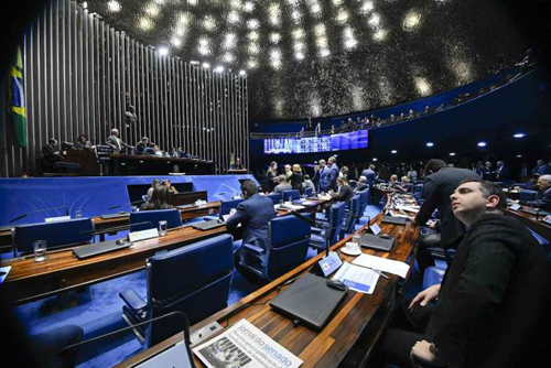 Senado aprova 100% de capital estrangeiro em aéreas e mala grátis