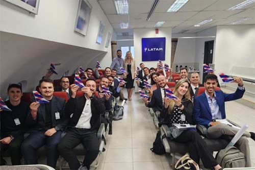 Latam abre mais de 800 vagas para tripulantes de cabine e técnicos no Brasil