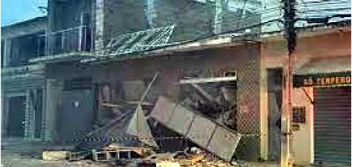 Quatro pessoas morrem depois de prédio desabar por causa de explosão na Bahia