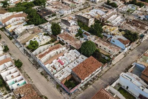 Técnicos do governo federal visitam o bairro do Pinheiro, em Maceió, nesta quinta-feira