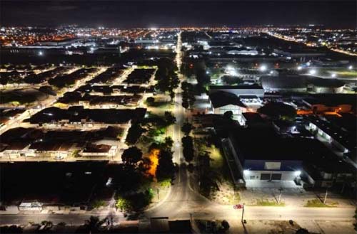 Homem é executado por criminosos mascarados após serem retirados de residência