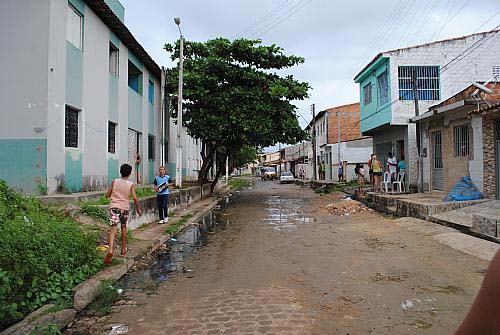Após ouvir rajada de tiros, pai encontra o filho morto