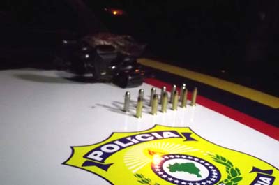 PRF prende homem com armas na rodovia próximo a Messias