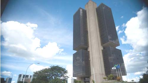 Como Bolsonaro justifica a troca de diretor, nome e 'casa' do Coaf