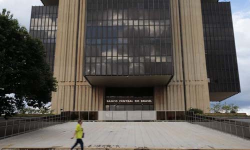 BC projeta “ligeiro superávit” de US$ 3 bilhões para contas externas