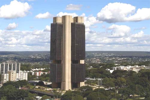 Em semana de Copom, mercado reduz projeção de inflação para 2025