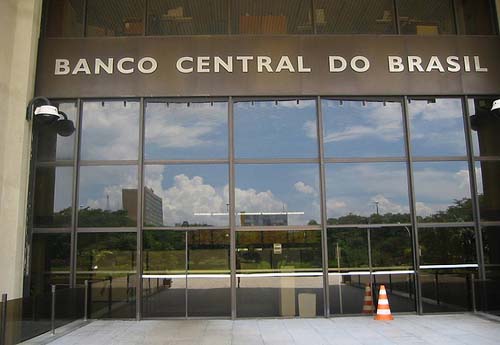 Bancos tem até quarta-feira para enviar ao BC pedido de participação no Minha Casa, Minha Vida