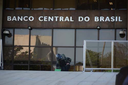 Setor externo tem deficit de US$ 1,7 bi em setembro, aponta Banco Central