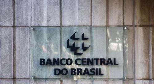Mesmo sob pressão, Banco Central mantém taxa básica de juros em 13,75%