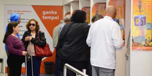 Bancos funcionam em horário especial no dia 24; último dia de expediente do ano será 30