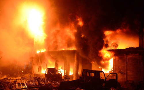 Incêndio em prédios mata dezenas na capital de Bangladesh