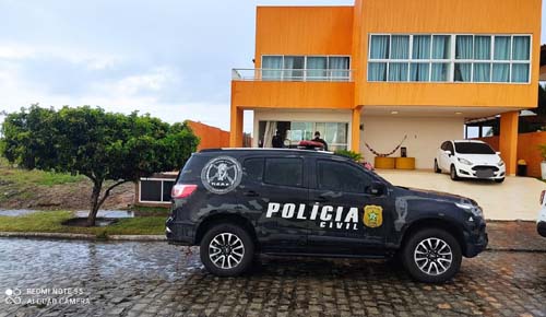 Três suspeitos de cometer assalto em Belém vestidos de policiais civis são presos durante operação