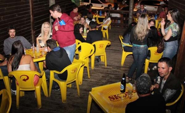 Se aprovada a Lei pelos vereadores, bares, lojas de conveniências e restaurantes só funcionarão até meia noite durante a semana em União