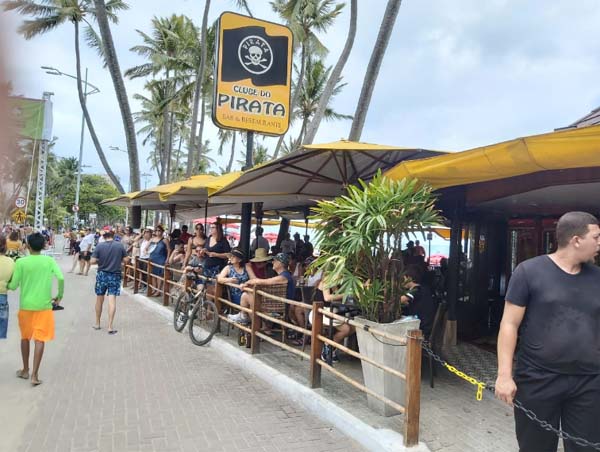 Barraca 'Clube do Pirata' na Ponta Verde foi o destaque da orla no carnaval de Maceió 2020