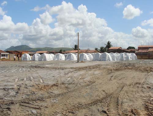 Prefeitura de União é obrigada a comprar 300 metros de lona para cobrir as barracas dos desabrigados
