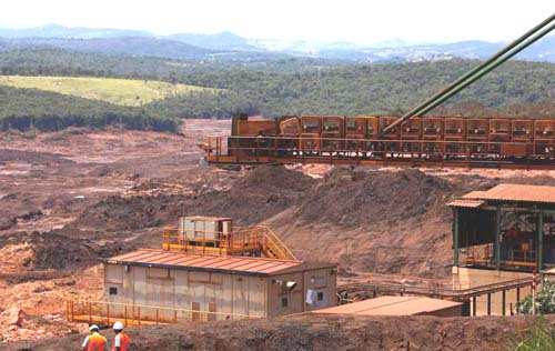 Bolsonaro sanciona lei que muda regras sobre barragens