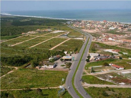 Três homens portando armas de fogo invadem e roubam lotérica blindada 