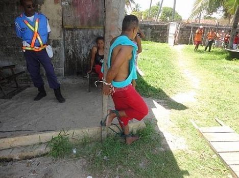 Adolescente acusado de furto é amarrado por populares