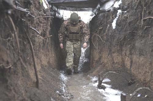 Rússia afirma ter atingido base de artilharia da Ucrânia e fábrica de drones durante o fim de semana