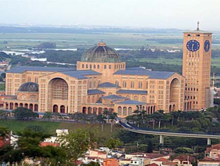 FGV: País tem queda de 7,26% no número de católicos em 6 anos