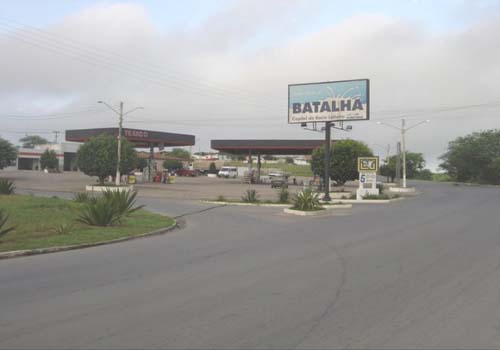 Motoqueiros armados assaltam farmácia em Batalha