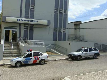Bruxa Solta? Bandidos ocupam agência bancária em Batalha e fazem reféns
