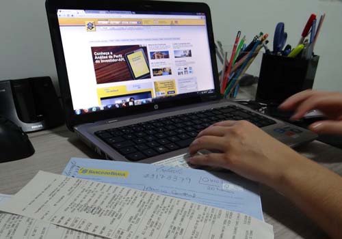 Professora perde R$ 10 mil em golpe da página clonada do Banco do Brasil