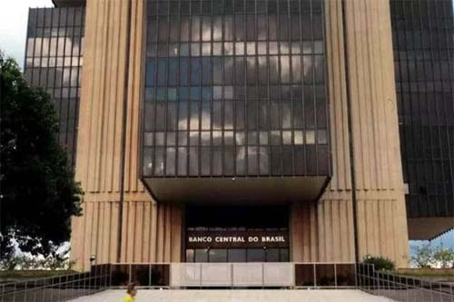 Aumento nos combustíveis e alimentos pode forçar mais uma alta da taxa Selic