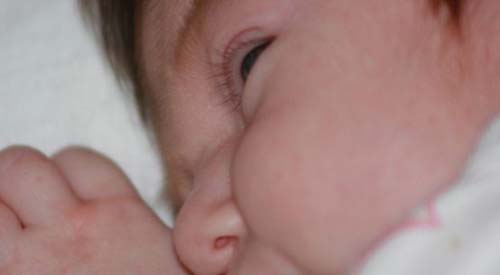 Desenvolvimento da fala das crianças acontece desde o nascimento