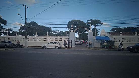 Após ser exumado, corpo de bebê trocado em hospital é sepultado em Maceió