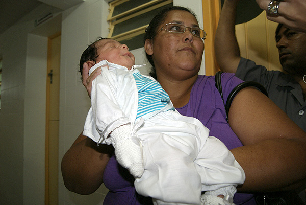 Bebê sequestrado de maternidade é encontrado 