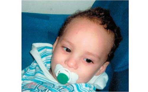 Polícia divulga foto de criança de dois anos que está desaparecida