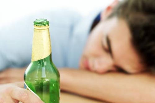 Beber álcool antes de dormir prejudica a qualidade do sono em até 40%