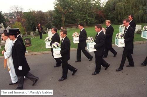 Após morte de 8 filhos no parto, mulher se afunda em depressão e álcool