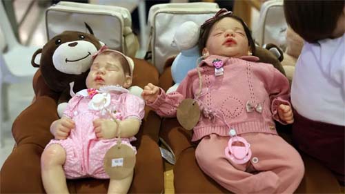 Após ter licença-maternidade negada por vínculo com bebê reborn, mulher desiste de ação judicial após repercussão