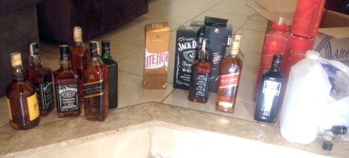 Polícia prende homem por vender uísque falsificado