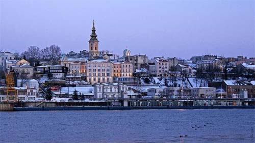 Ameaças de bomba afetam trânsito, escolas e jogo de futebol em Belgrado