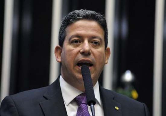 Deputado federal Arthur Lira é denunciado pelo MP