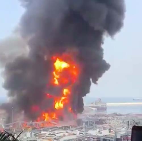 Porto de Beirute, atingido por explosão há um mês, registra grande incêndio