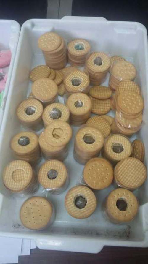 Mulheres são presas tentando entrar em presídio com bolachas recheadas com maconha