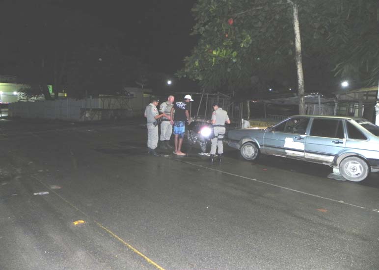 PM realiza blitz em várias ruas de União na noite desta segunda feira 06