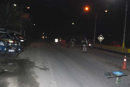 Equipe da 'Operação de Combate a Criminalidade' da PRF efetua operação na BR-104