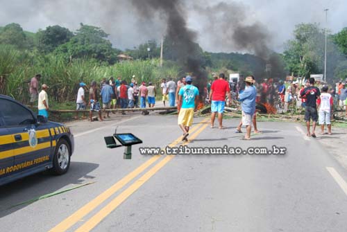 Funcionários de usina voltam a bloquear BR 104