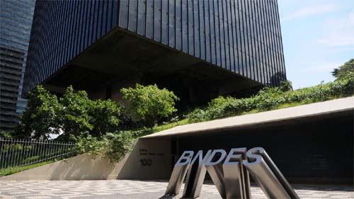 Copom eleva juros básicos para 15% ao ano, maior nível desde 2006