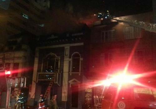 Incêndio atinge casa noturna na região central de Porto Alegre