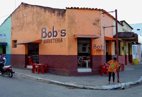 Medo e Pavor em União: assaltante invade sorveteria no centro da cidade e rouba R$ 180,00 sem ser importunado