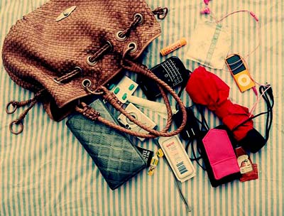 Marido agride mulher após encontrar camisinha na bolsa dela