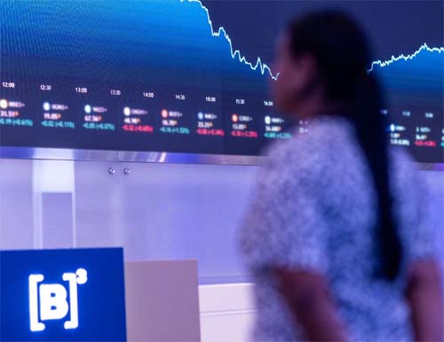 Bolsa brasileira bate novo recorde com otimismo externo; dólar cai ao menor valor em um ano